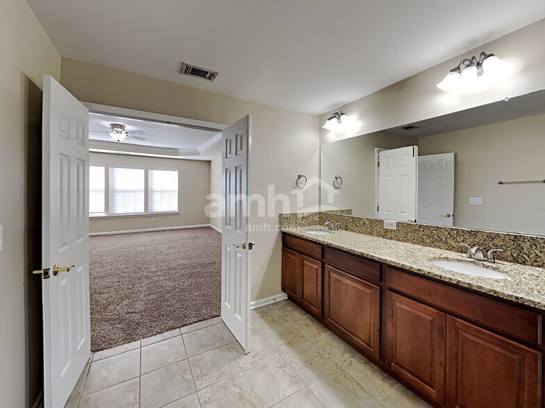 Building Photo - 586 Creek Valley Ct