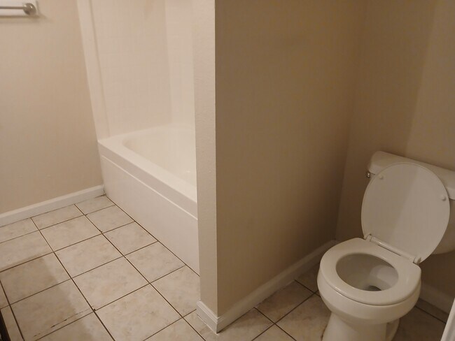 Building Photo - 510 S Poplar St