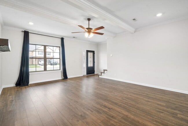 Building Photo - Dog Friendly Four Bedroom Near I24!