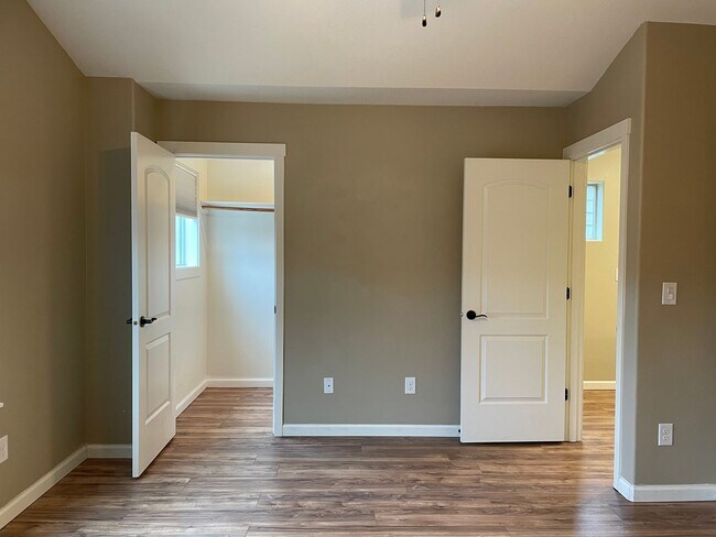 Building Photo - Spacious 3 Bedroom Home with Fenced Yard, Patio, and 2-Car Garage Near Mill Plain.