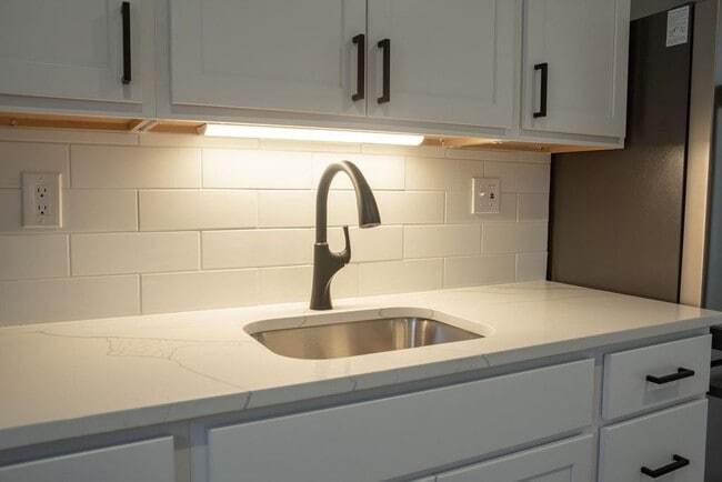 Building Photo - 180 N Main St