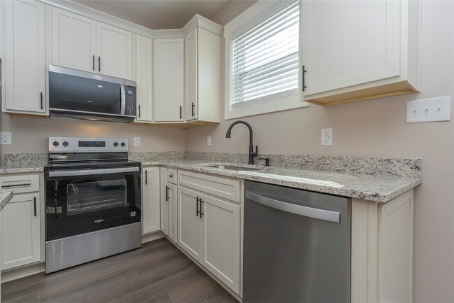 Building Photo - 413 W 2nd Ave