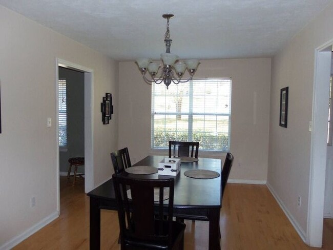Building Photo - 3bedrooms 2baths 2 car garage in Centervil...