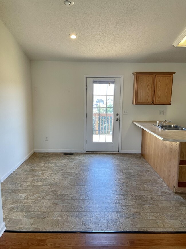 Building Photo - 114 Mountain Creek Ct