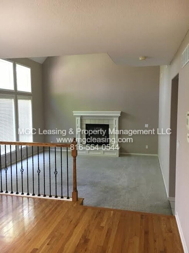 Building Photo - Stop scrolling—your dream home in Lee’s Summit is officially here!