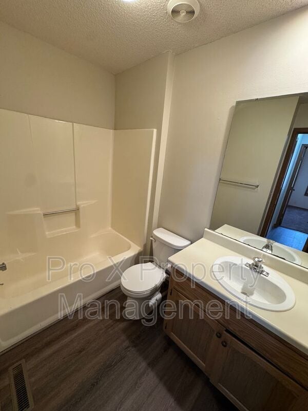 Building Photo - 300 W Streamside Ct