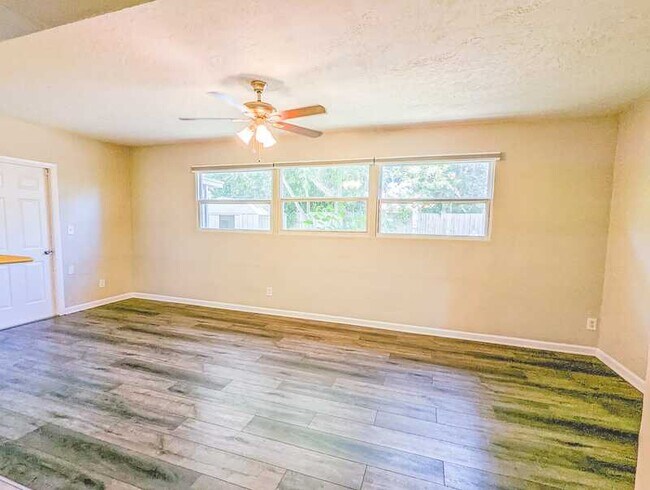 Building Photo - 2186 Greenbriar Blvd