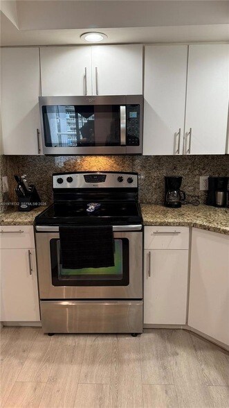 Building Photo - 150 SE 25th Rd