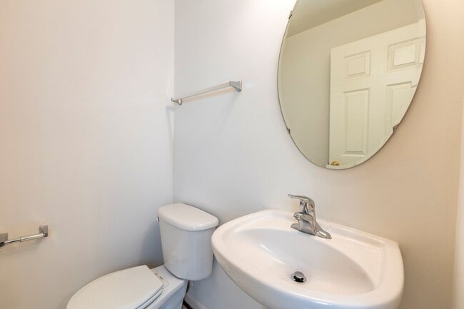 Building Photo - 2042 Lockwood Dr