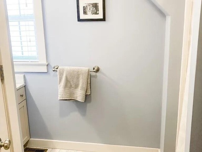 Building Photo - 12 Park Ave