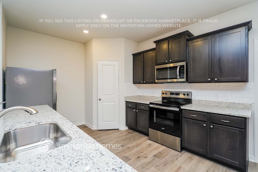 Building Photo - 10033 Pilot Pl