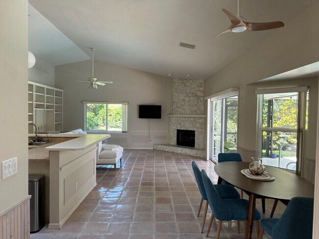 Building Photo - 600 Fox Trail SW
