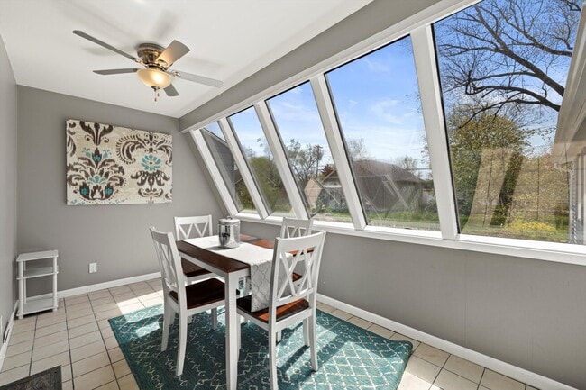 Building Photo - 930 Henry St