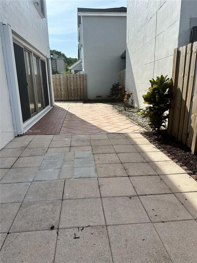 Building Photo - 9055 SW 147th Ct