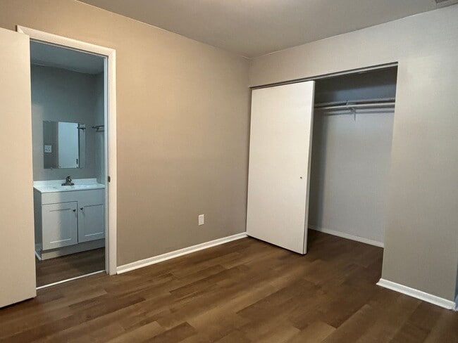 Building Photo - 4 Bed, 1.5 Bath Pet-Friendly Home with Fully Fenced Backyard