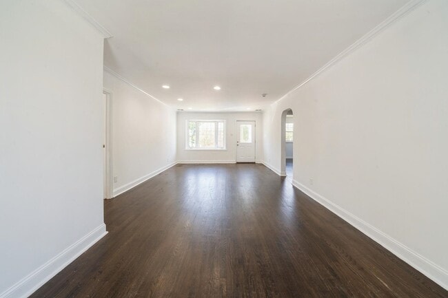 Building Photo - 940 SCHOPMAN Dr