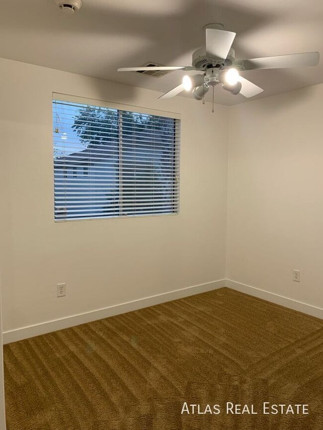 Building Photo - 4125 E Baylor Ln