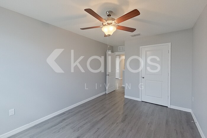 Building Photo - 8716 SW 44th Ct