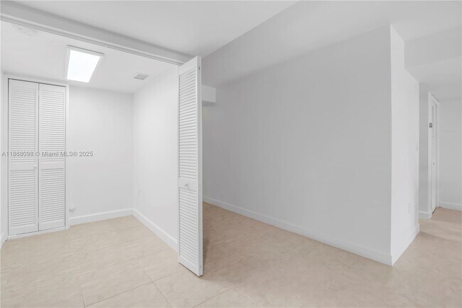 Building Photo - 3827 NE 166th St