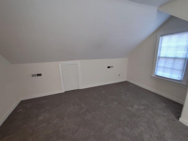 Building Photo - 1121 Elk Ave