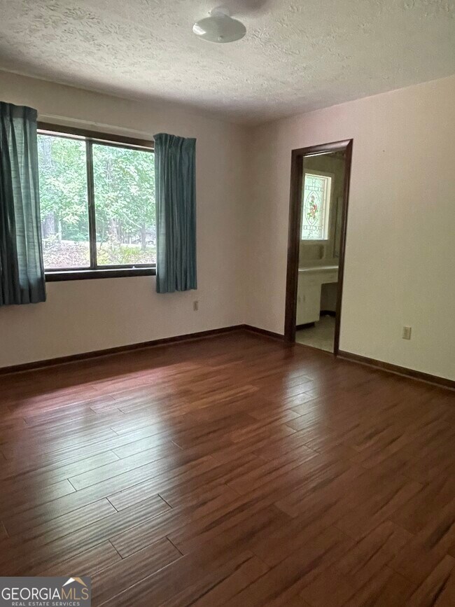 Building Photo - 170 Longview Dr