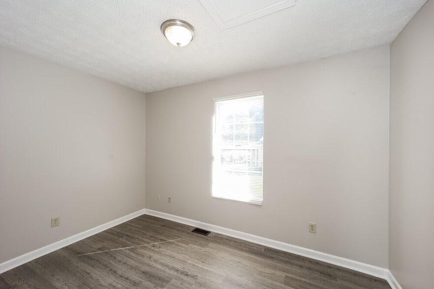 Building Photo - 6155 Forrest Ave