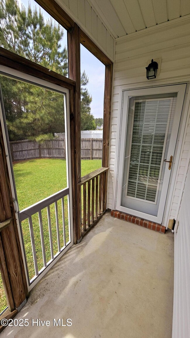 Building Photo - 714 Savannah Dr
