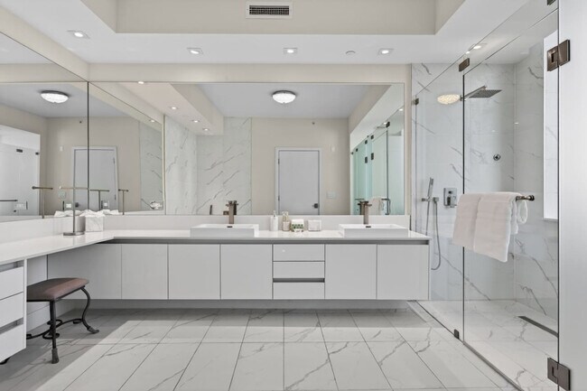 Building Photo - 3100 N Ocean Dr