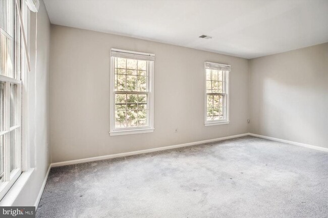 Building Photo - 450 W Glebe Rd