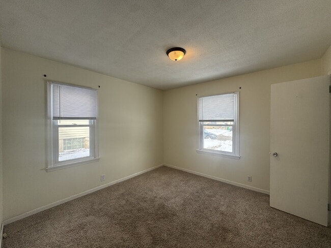Building Photo - "Charming 3-Bed Haven with Hardwood Floors & Cozy Fireplace in St. Louis Park!"