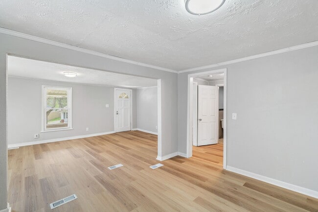 Building Photo - 2325 Cedar Ln