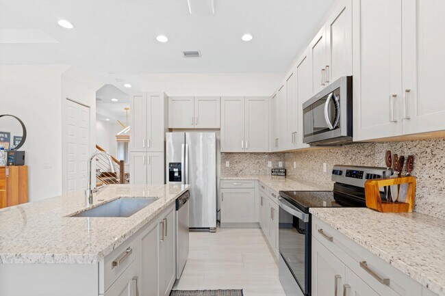 Building Photo - 1241 Pioneer Way