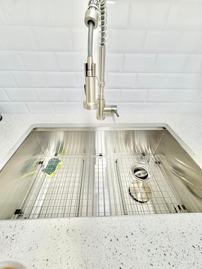 Building Photo - 47 Salisbury B