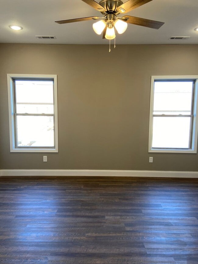 Building Photo - New condo for lease - 303 Deerfield RIdge ...