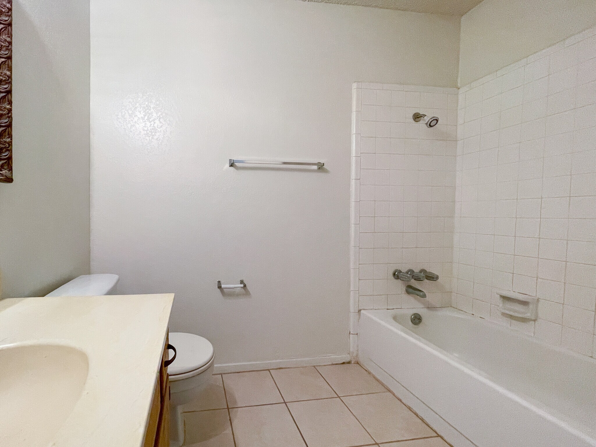 Building Photo - 105 Lindenwood Ln N