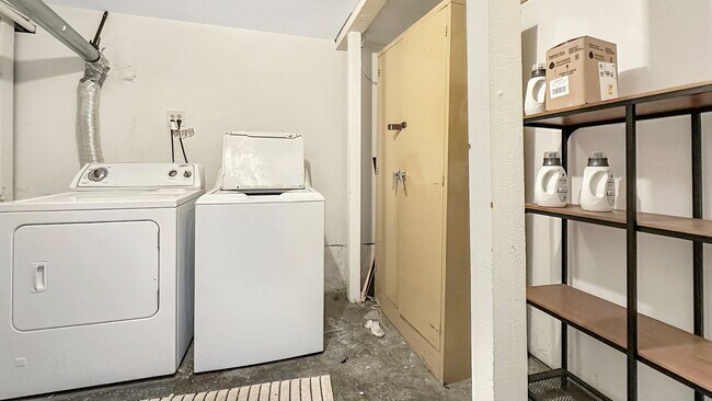 Building Photo - Private Gated Studio with Shared Backyard | Border of Emeryville & North Oakland