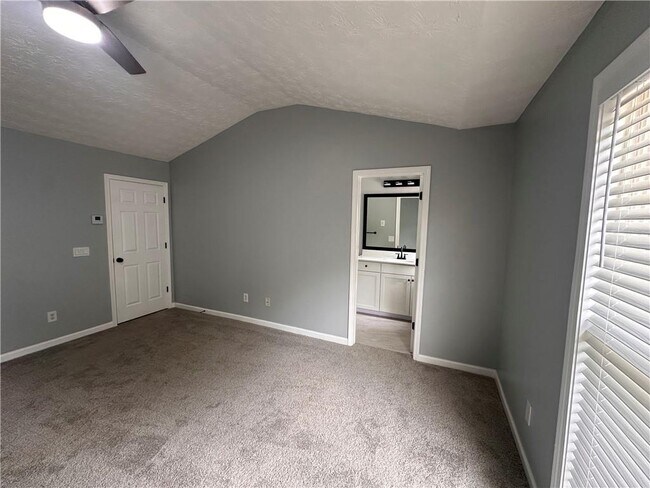 Building Photo - 2025 Austin Park Cir