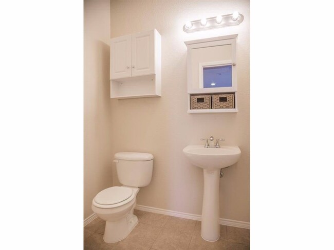 Building Photo - 4 bed 2.5 bath in Brookstone Community!!