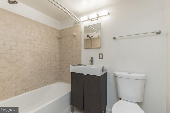 Building Photo - Modern 2-Bedroom Apartment with In-Unit La...