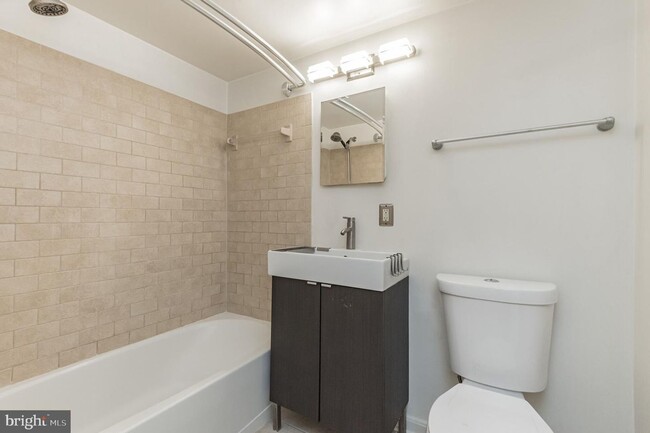 Building Photo - NEWLY AVAILABLE - RENOVATED 2 BR UNIT IN T...