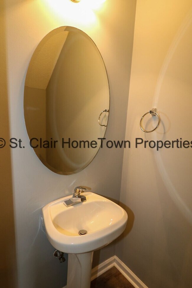 Building Photo - Totally Remodeled Tri-Plex in Lincoln School System