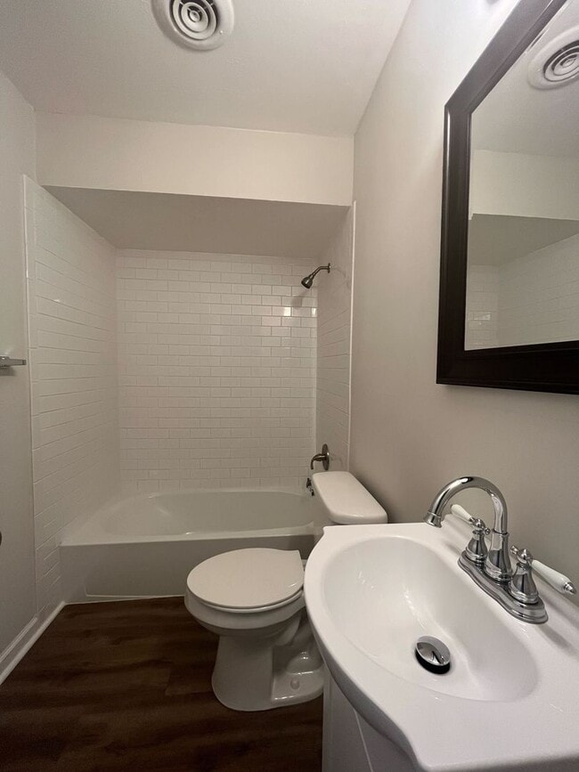 Building Photo - 3825 Fairfield Dr