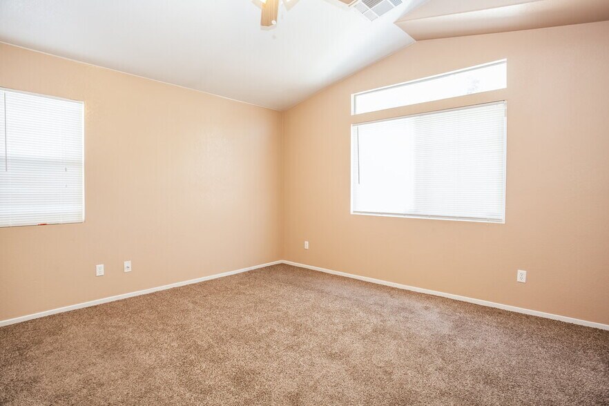 Building Photo - 7260 Golden Star Ave