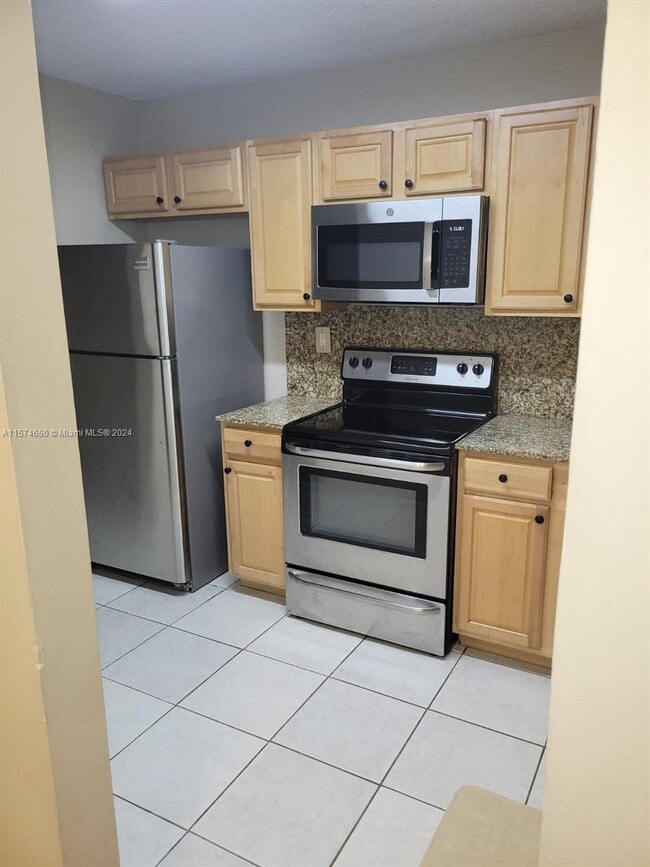 Building Photo - 7954 NW 41 Ct