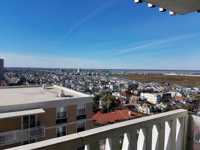 Building Photo - 100 S Berkley Sq