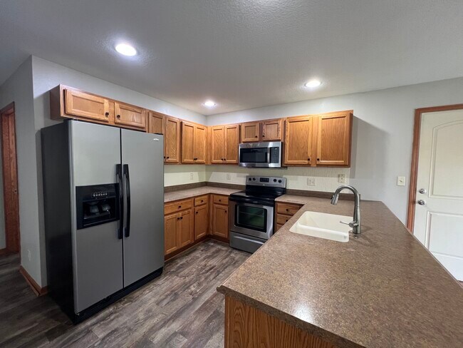 Building Photo - 480 SE Waco Pl