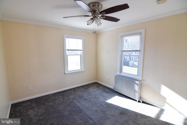 Building Photo - 1071 W Bristol Rd