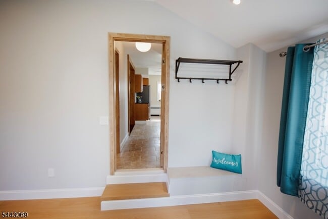 Building Photo - 6 Lakeview Terrace