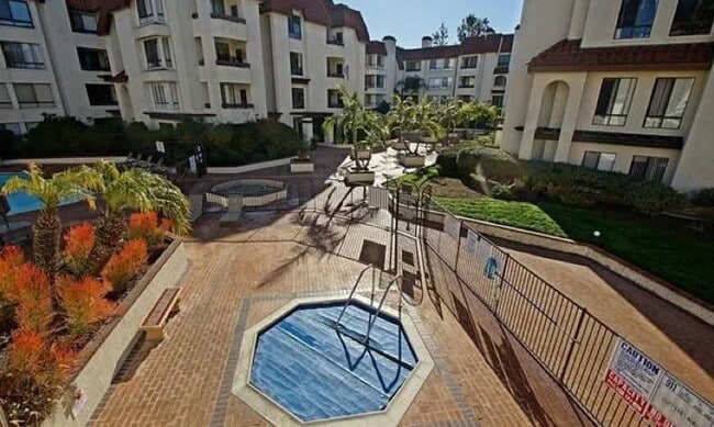 Building Photo - 5865 Friars Rd