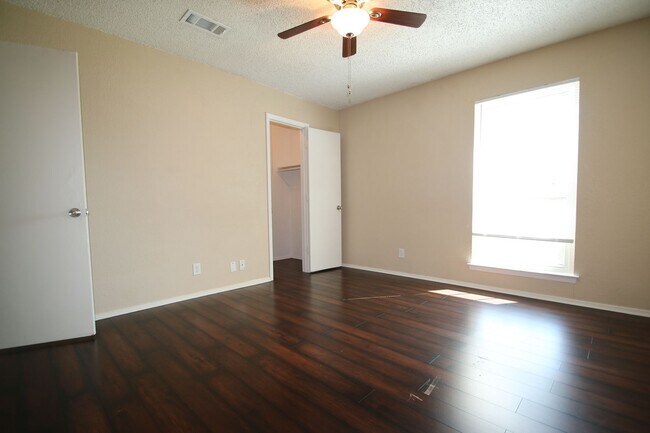 Building Photo - 3732 Bonnie Dr